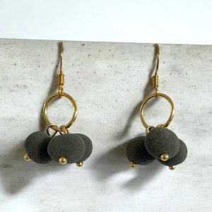 crochets-doreilles-cailloux-gris