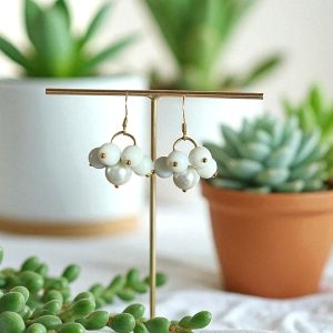 boucles-doreilles-boules-blanches