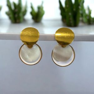 clou-doreilles-cercles-nacre