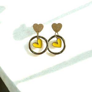 clou-doreilles-cœur-jaune