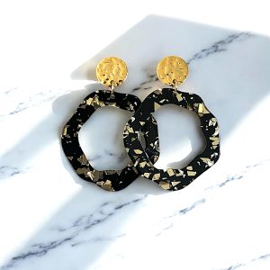 clous-doreilles-noir-et-or