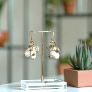 boucles-doreilles-grappe-blanche