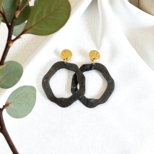 boucles-doreilles-grises-ondulees