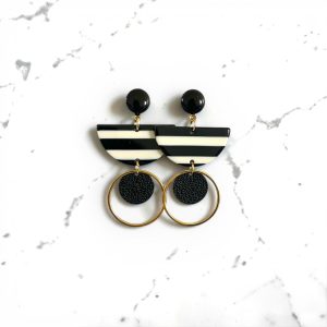 Pendantes-black-and-white