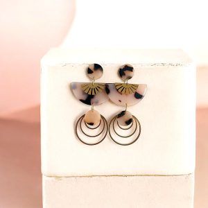 boucles-doreilles-pendantes-beige